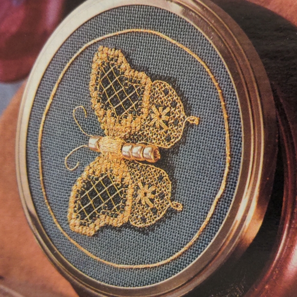 Just CrossStitch Magazine June 1998 - Picture 13 of 15